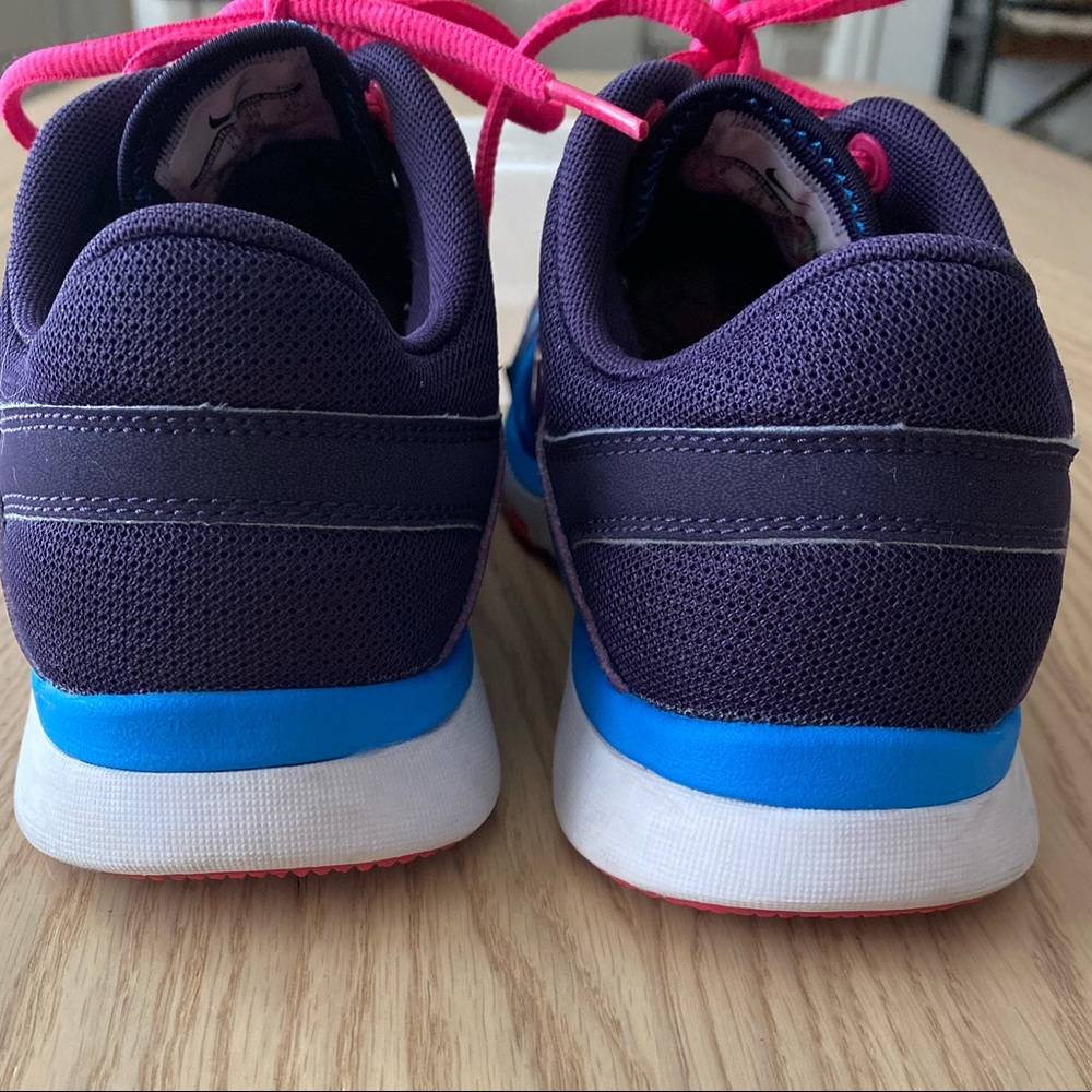 Nike Women’s Training Size 8 - Picture 4 of 8